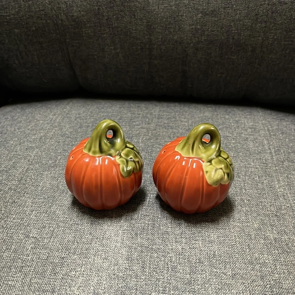 Autumn Pumpkin Country Home Salt & Pepper Shakers